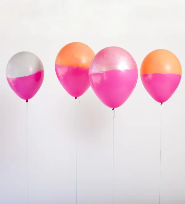 Two-Toned Balloons - 45 Awesome DIY Balloon Decor Ideas