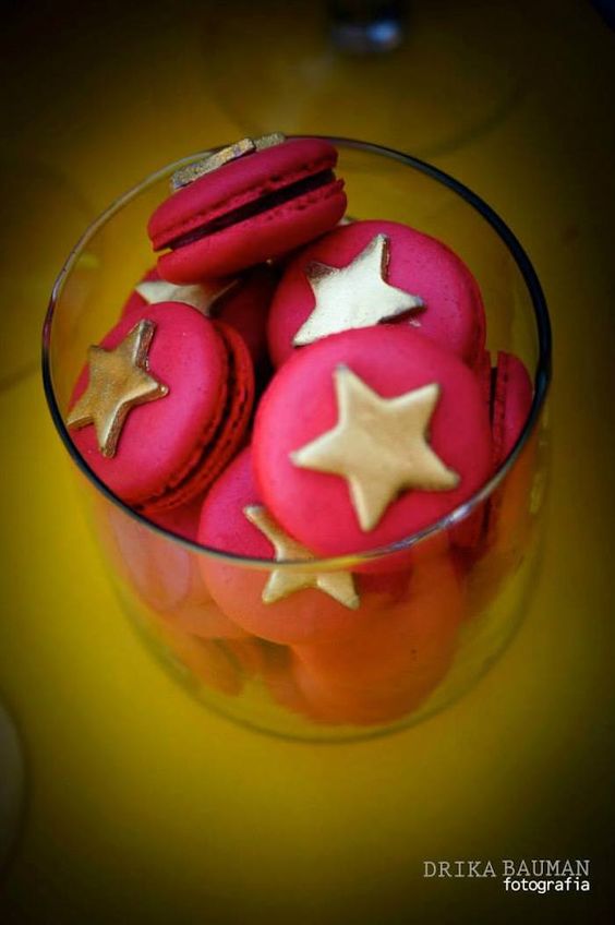 Wonder Woman Star Macaroons - Wonder Woman Birthday Party