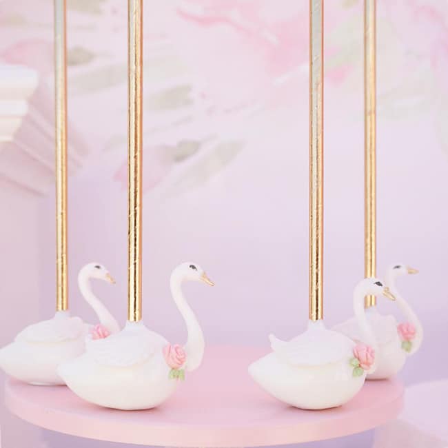 Gorgeous Swan Cake Pops