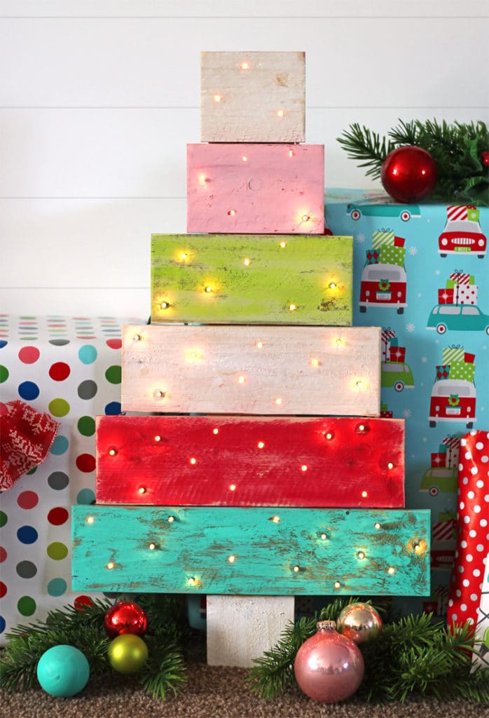 DIY Wood Pallet Christmas Tree With Lights
