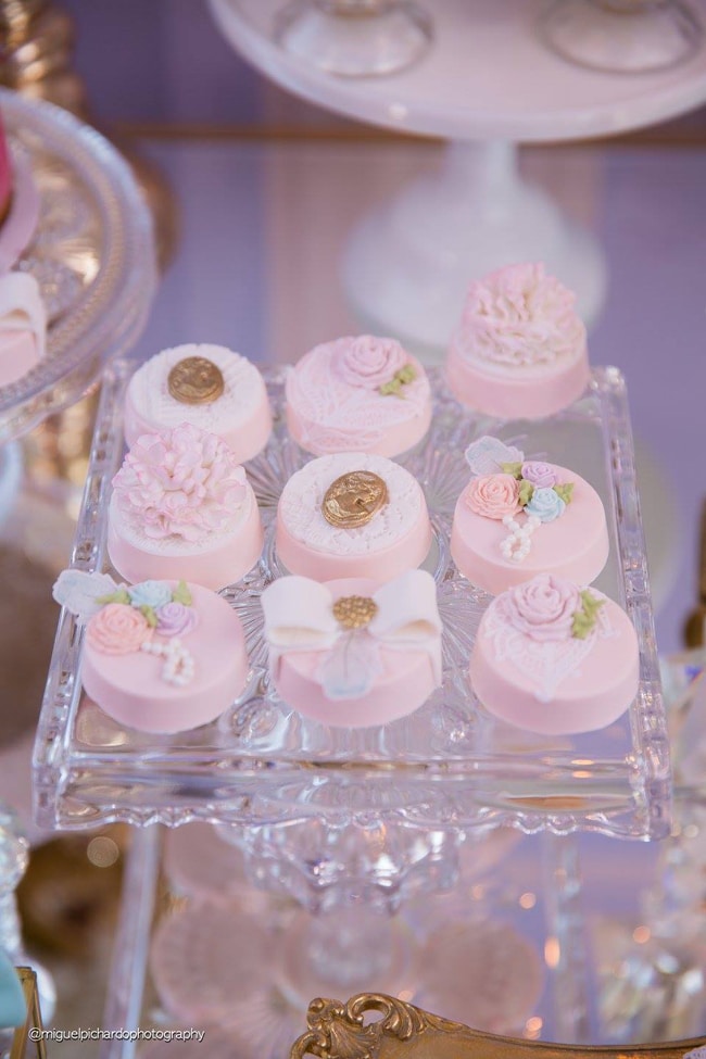 Gorgeous Marie Antoinette Baby Shower Oreos - Pretty My Party