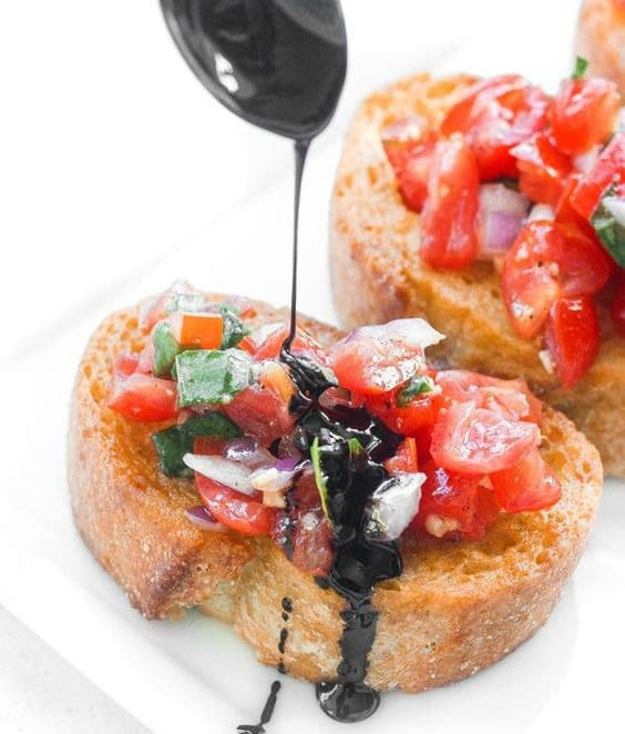 Easy Tomato Bruschetta with Balsamic Glaze - Easy Christmas Appetizer Recipes