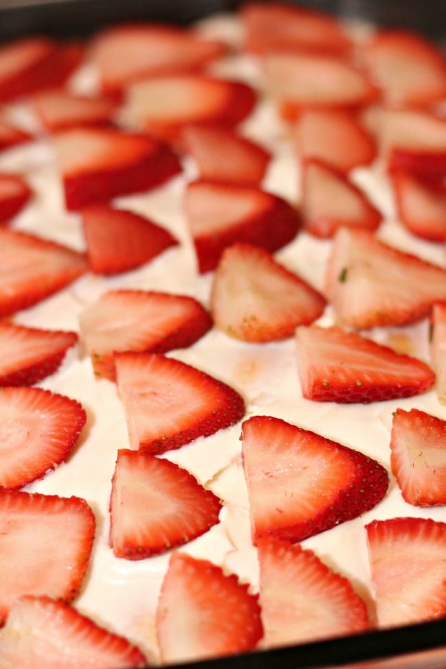 How to make strawberry shortcake lasagna