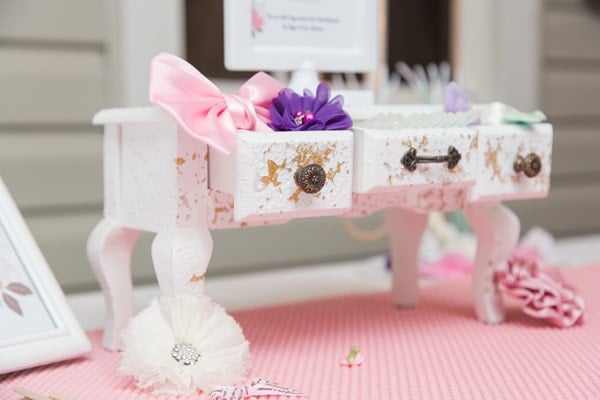 Make baby's headband station for a baby shower