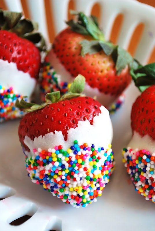 Chocolate Dipped Strawberries With Sprinkles - Best Baby Sprinkle Ideas
