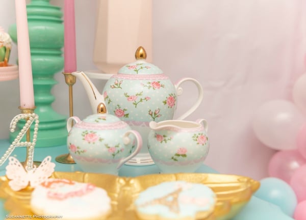 Fancy nancy primp shop and party tea set