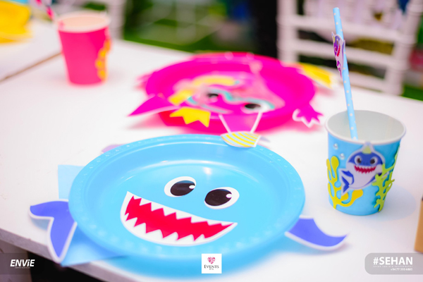 DIY Baby Shark Party Plate