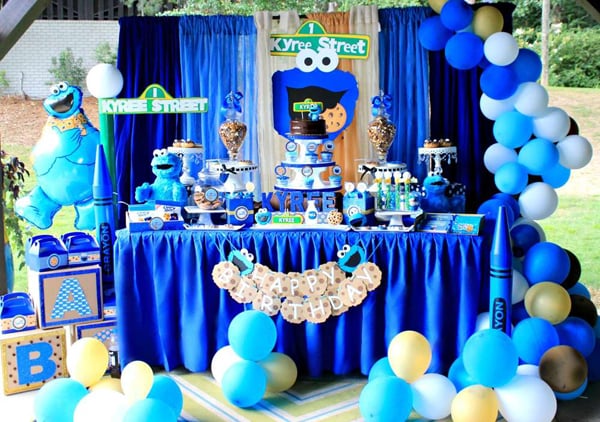 Cookie Monster Birthday party. DIY Cookie Monster decour. DIY