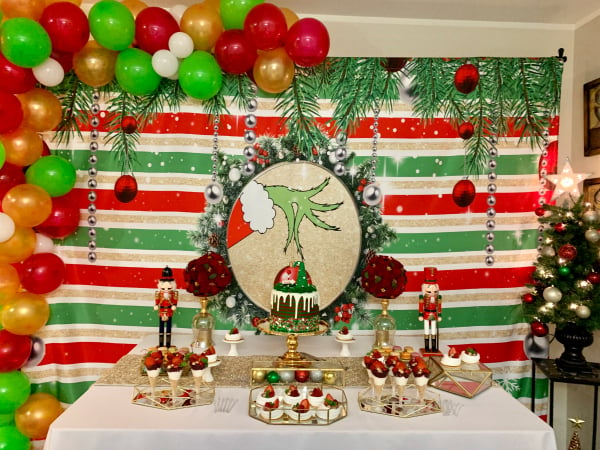Grinch Party Dessert Table