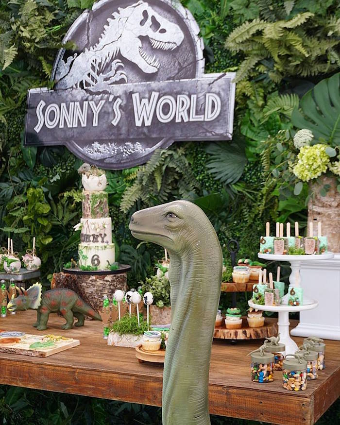 Jurassic World Dinosaur Party Decor
