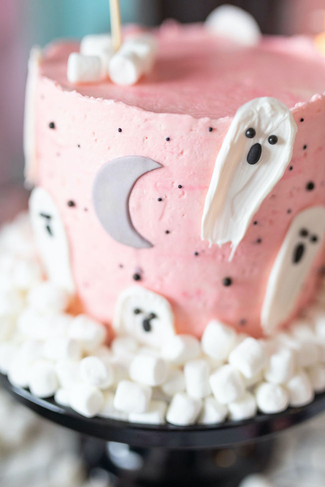 6 Spooktacular Halloween Cake Designs | Craftsy | www.craftsy.com