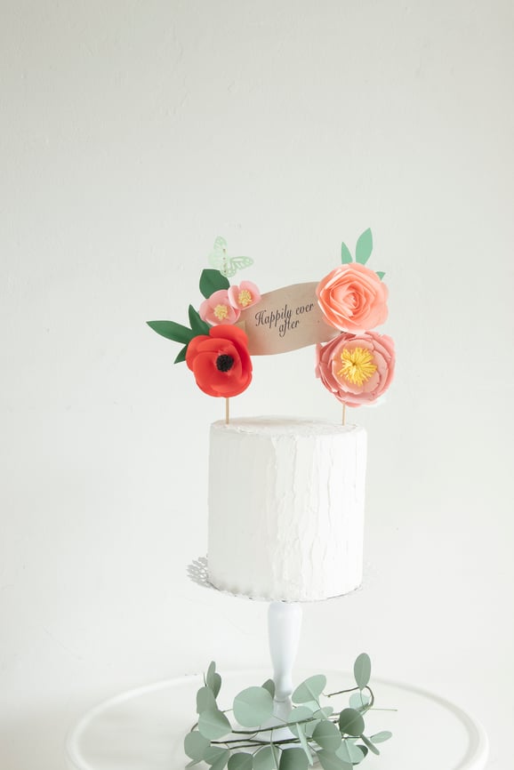 DIY flower wedding cake topper idea