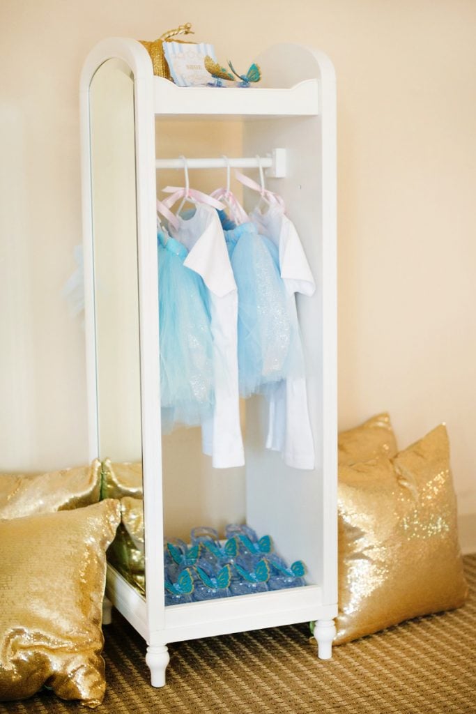 Cinderella party dress-up station